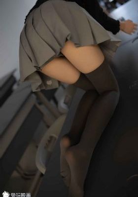 扒开女人的双腿使劲通_高清超清免费观看